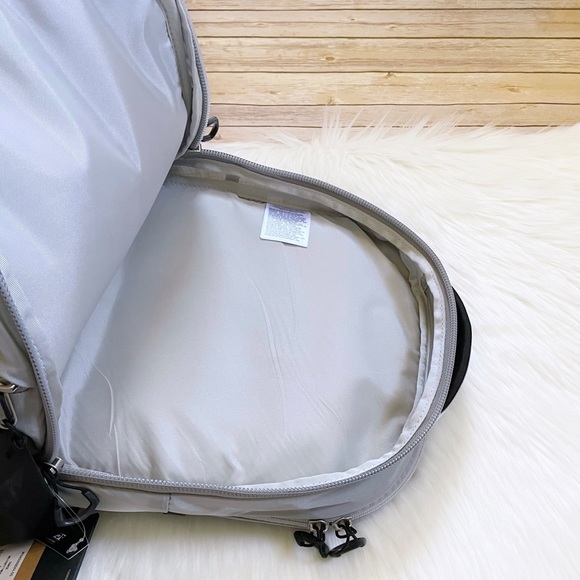 The North Face Men’s Surge 31 Liter Backpack - Picture 9 of 11